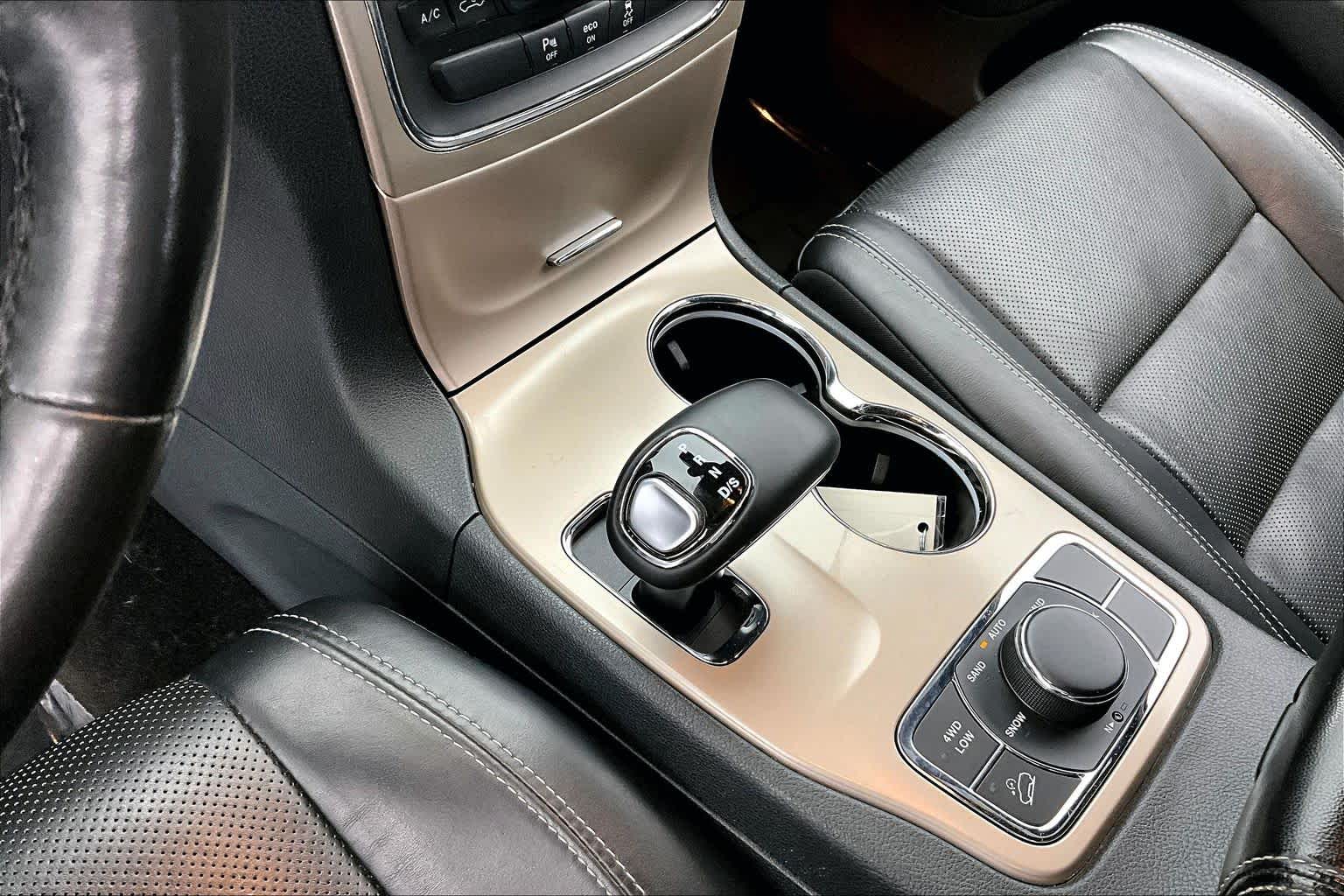 Thumbnail: 2015 Jeep Grand Cherokee - 17