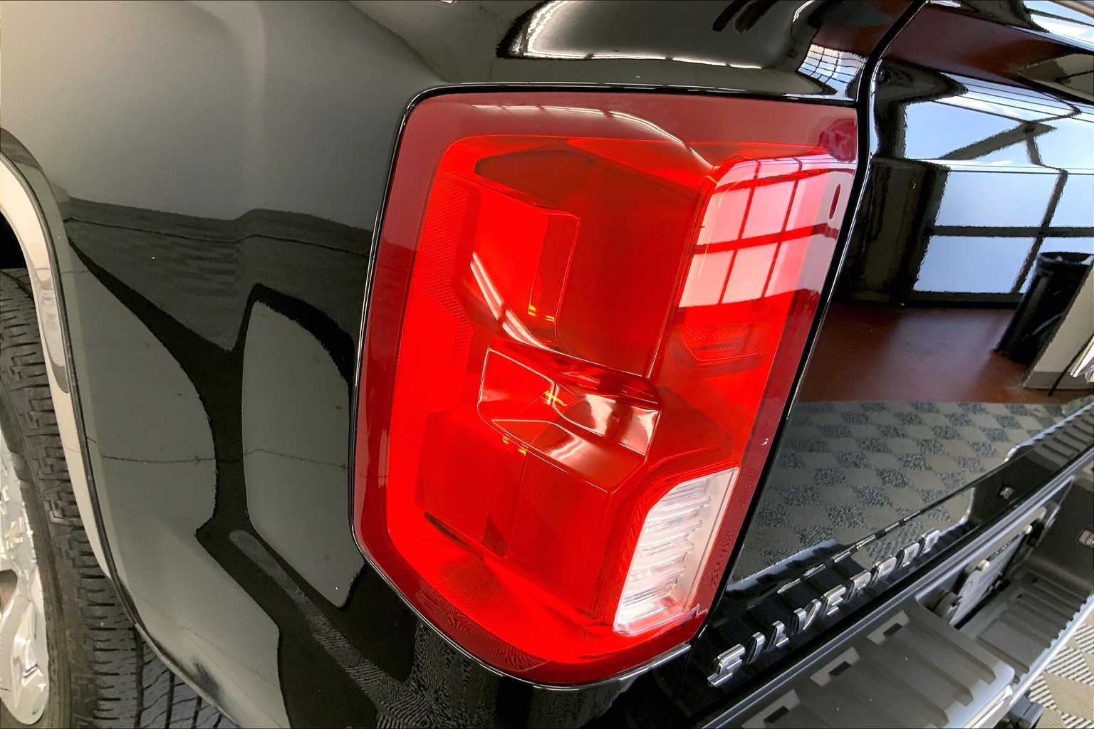 Thumbnail: 2017 Chevrolet Silverado 1500 - 24