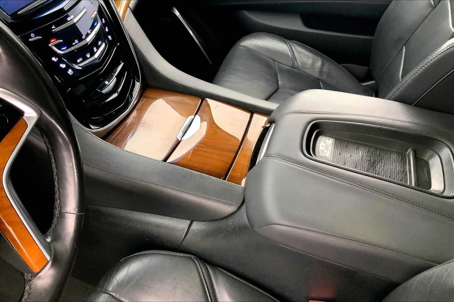 Thumbnail: 2017 Cadillac Escalade - 17