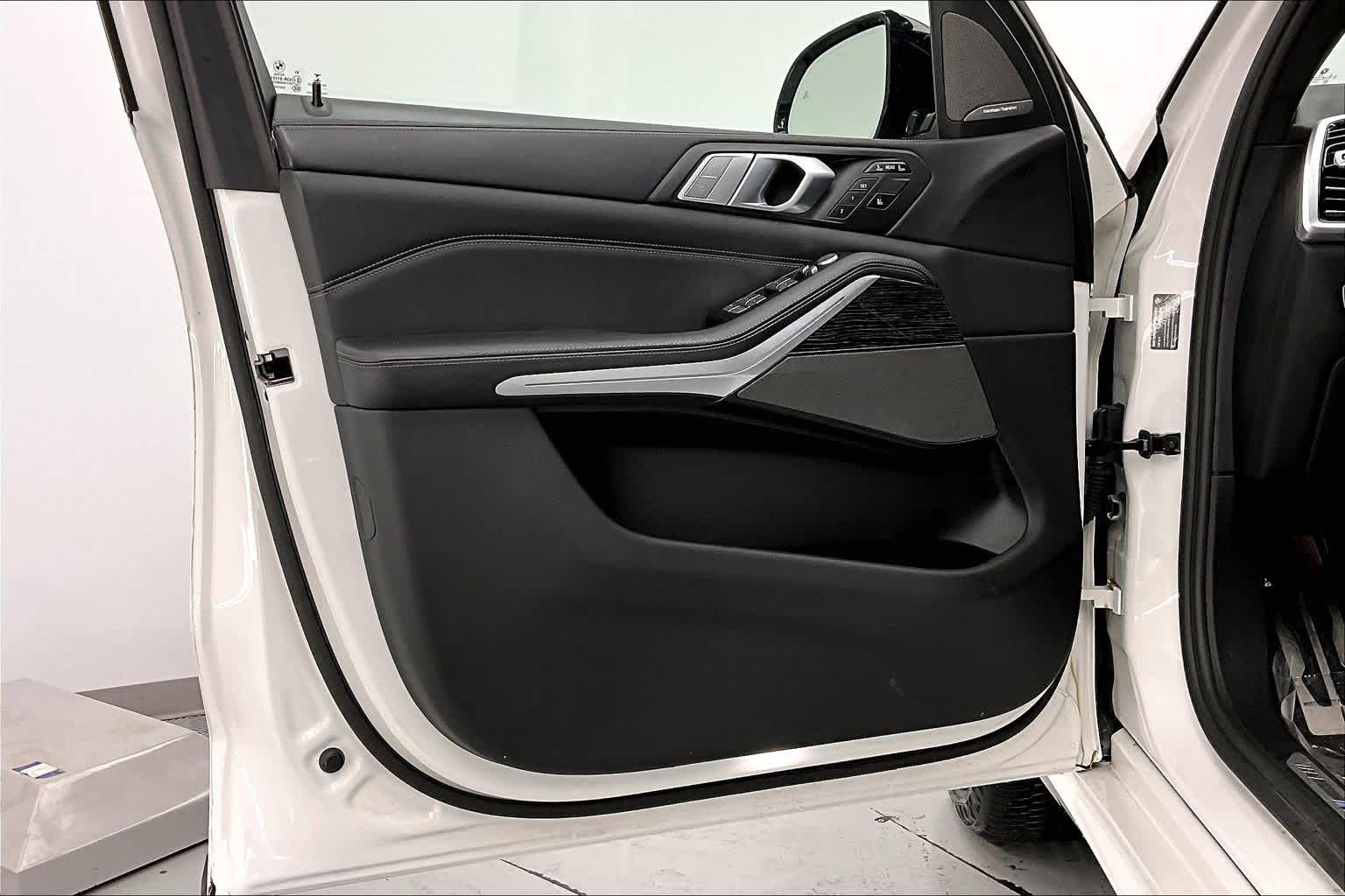 Thumbnail: 2021 BMW X7 - 23