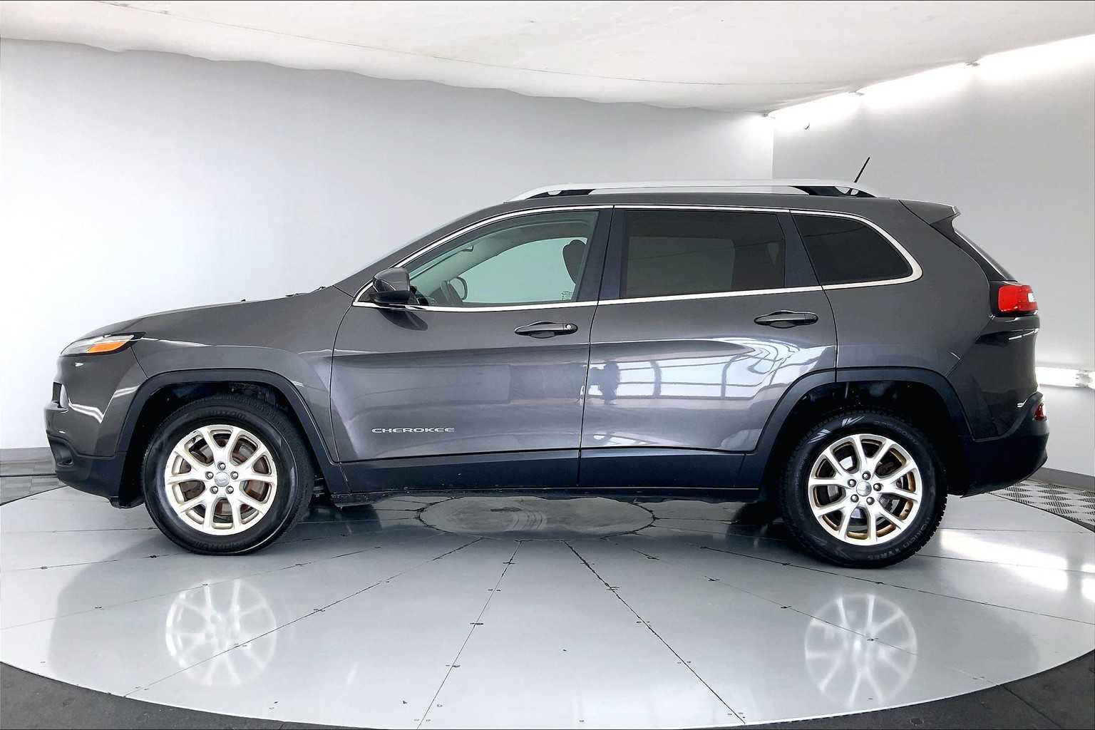 Thumbnail: 2015 Jeep Cherokee - 3