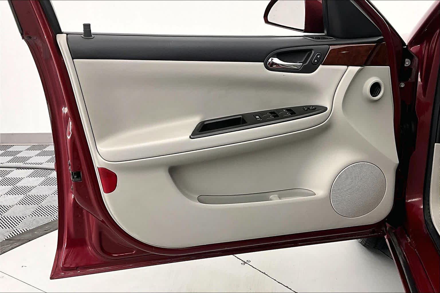 Thumbnail: 2008 Chevrolet Impala - 21