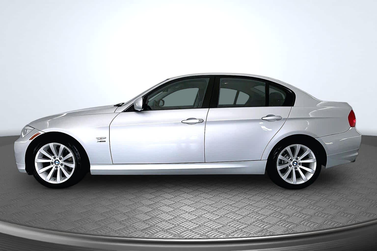 Thumbnail: 2011 BMW 3 Series - 3