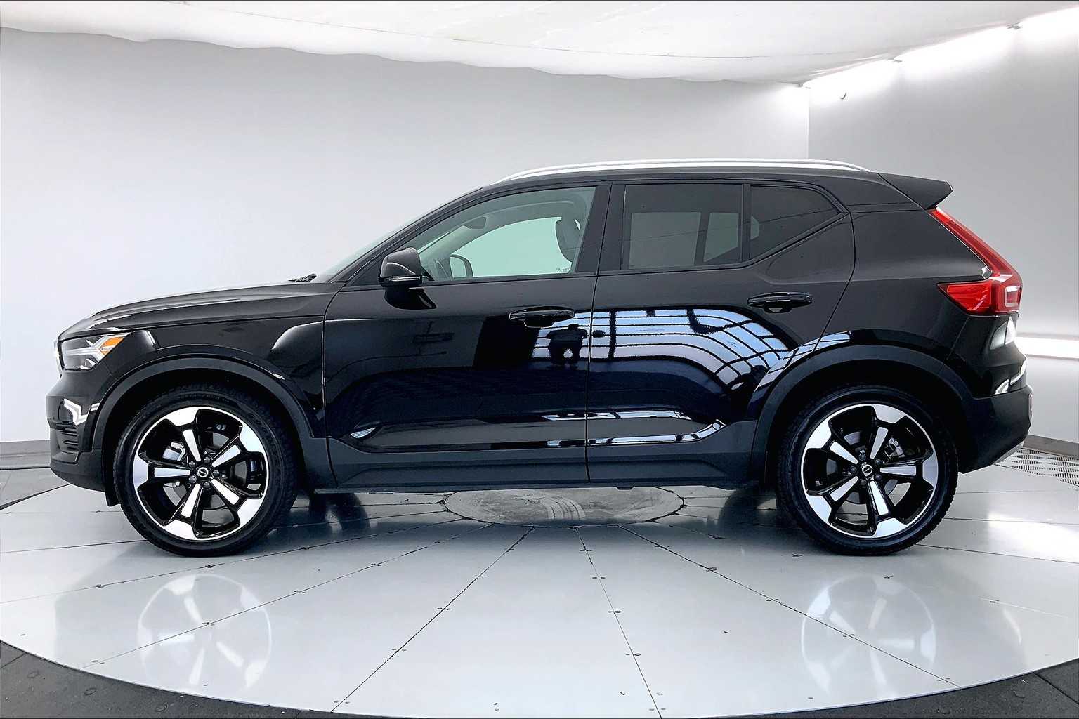 Thumbnail: 2020 Volvo XC40 - 3