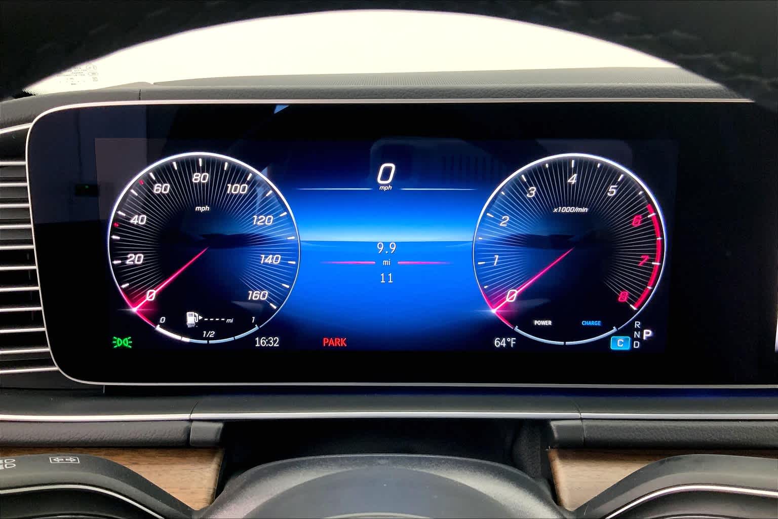 2025 Mercedes-Benz GLS 450 4MATIC 18