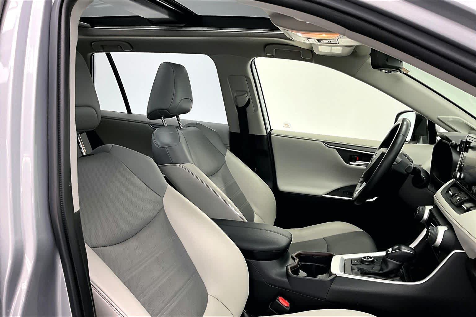 Thumbnail: 2020 Toyota RAV4 - 14