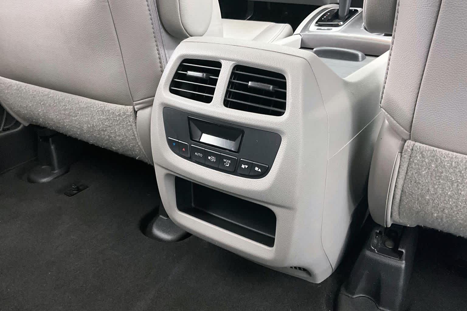 Thumbnail: 2017 Honda Pilot - 29