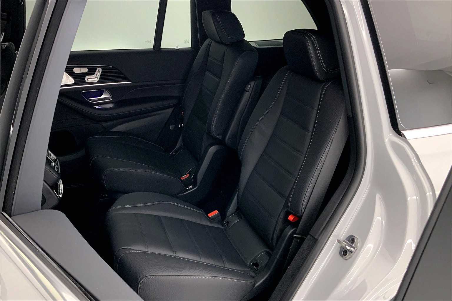 2025 Mercedes-Benz GLS 450 4MATIC 13