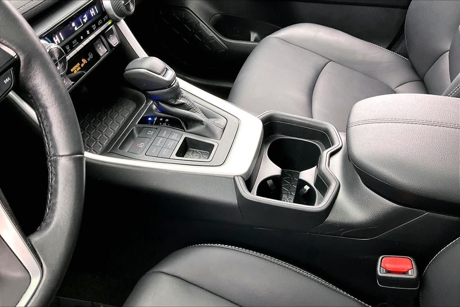 Thumbnail: 2021 Toyota RAV4 - 17