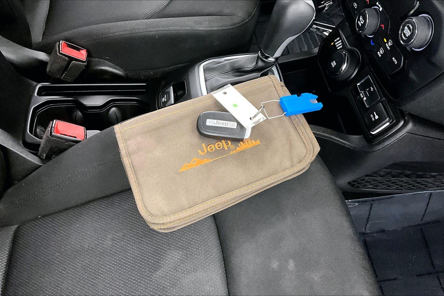 Thumbnail: 2018 Jeep Renegade - 20