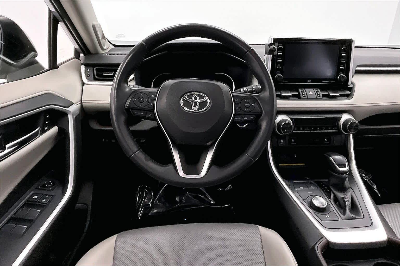 Thumbnail: 2020 Toyota RAV4 - 15