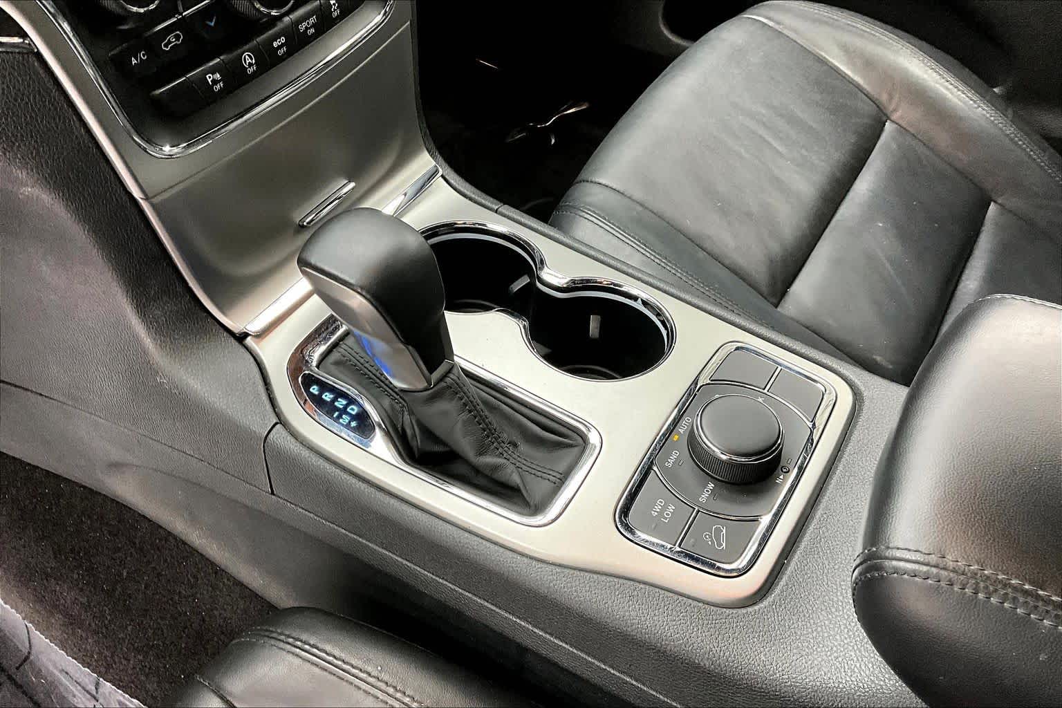 Thumbnail: 2018 Jeep Grand Cherokee - 17