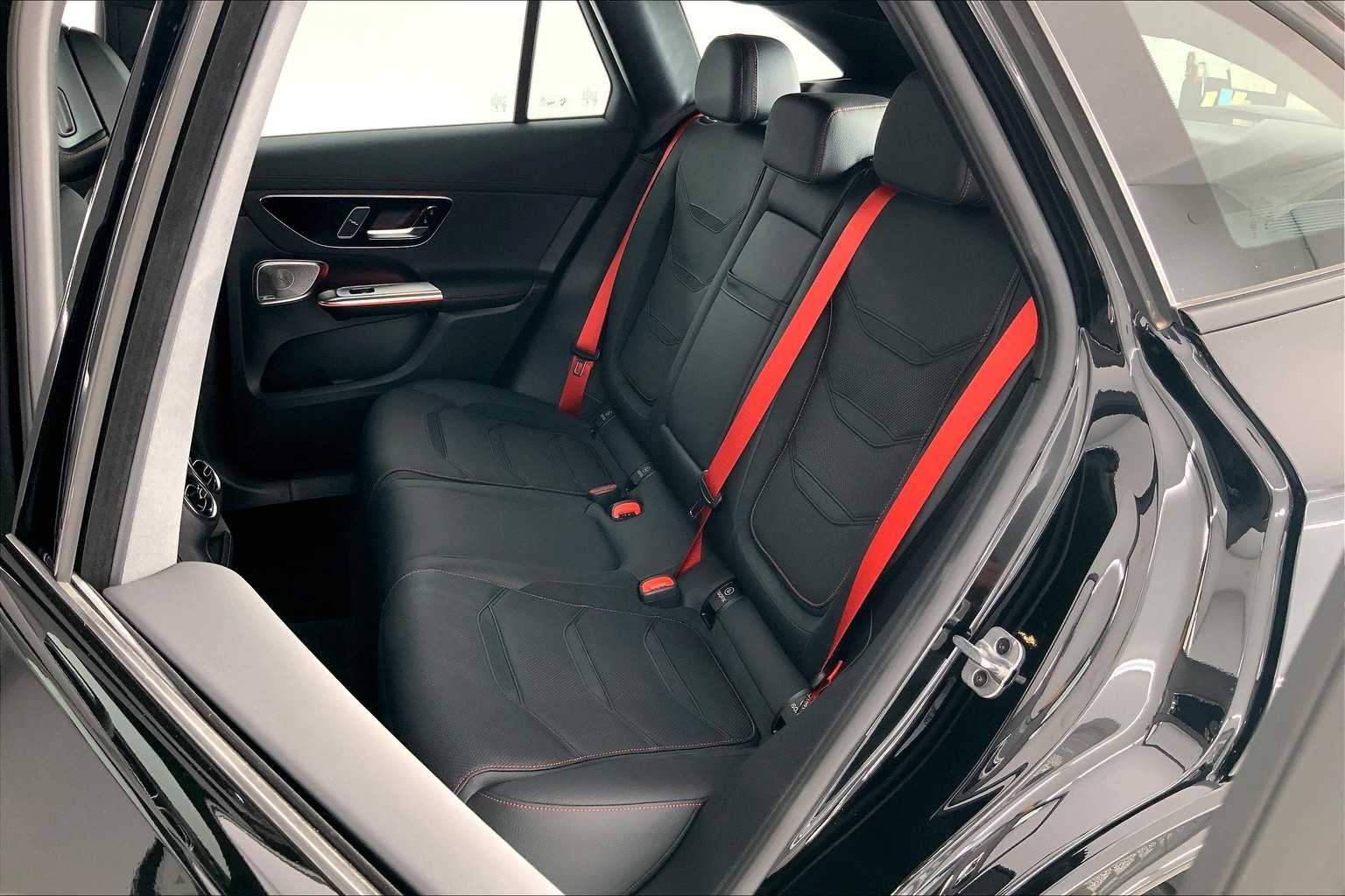 Thumbnail: 2025 Mercedes-Benz GLC - 13