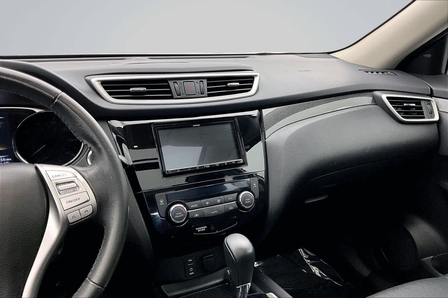 Thumbnail: 2015 Nissan Rogue - 16