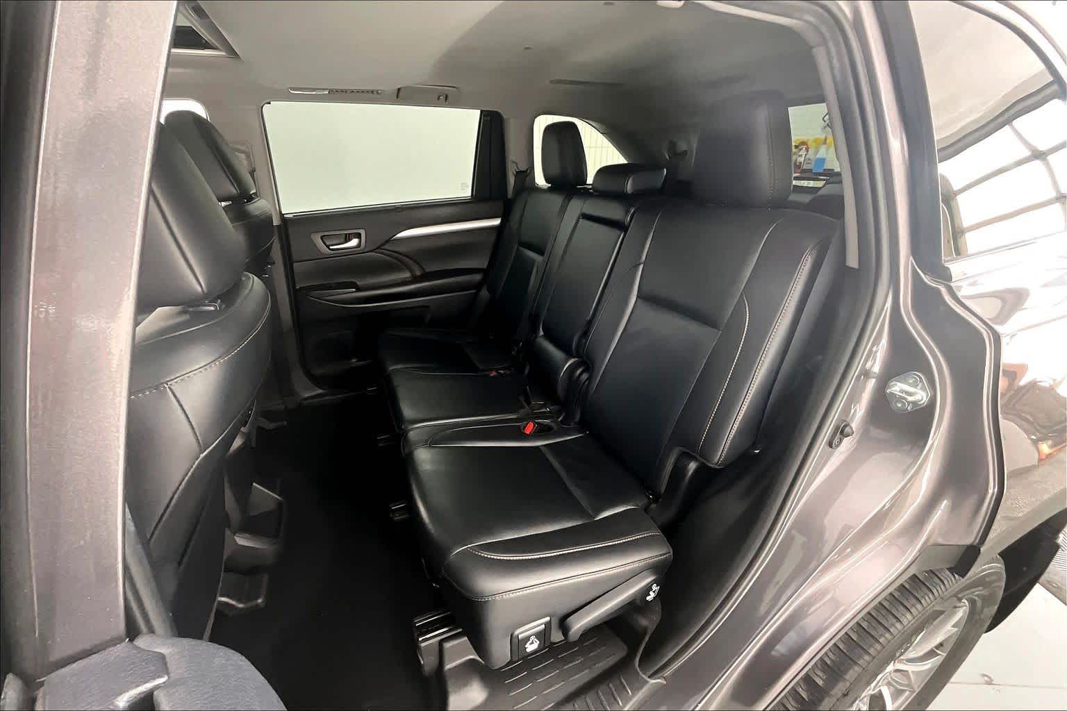 Thumbnail: 2019 Toyota Highlander - 13