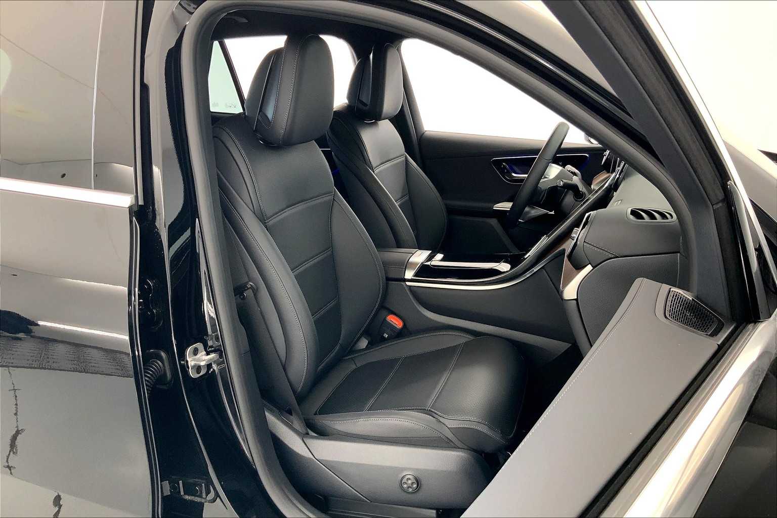 Thumbnail: 2025 Mercedes-Benz GLC - 14