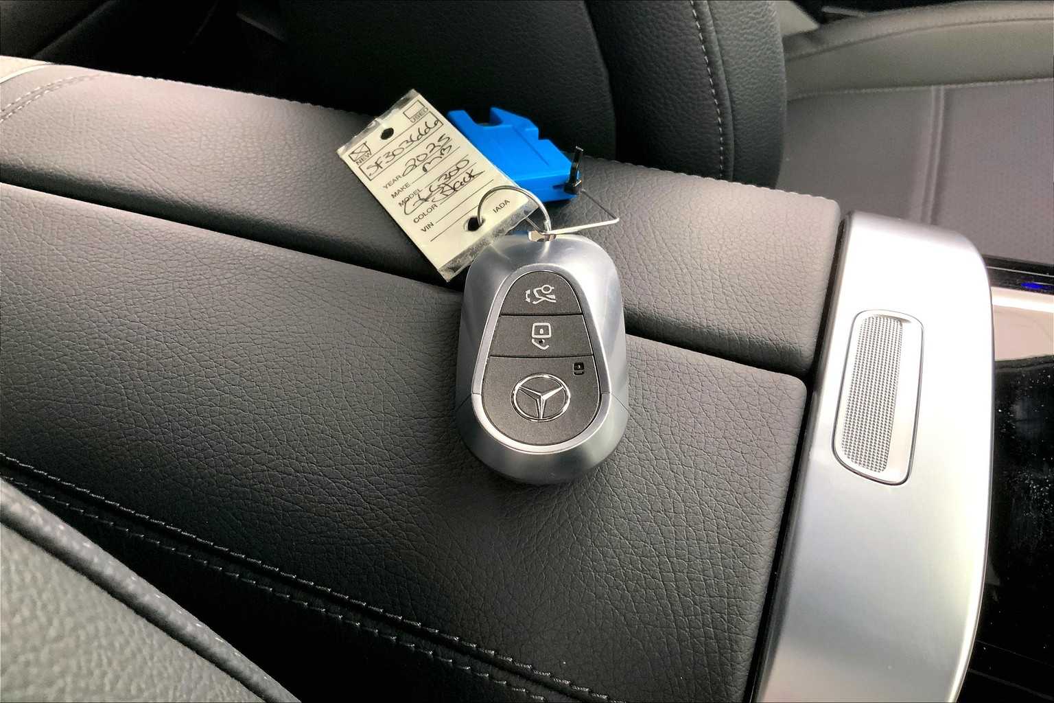 Thumbnail: 2025 Mercedes-Benz GLC - 20