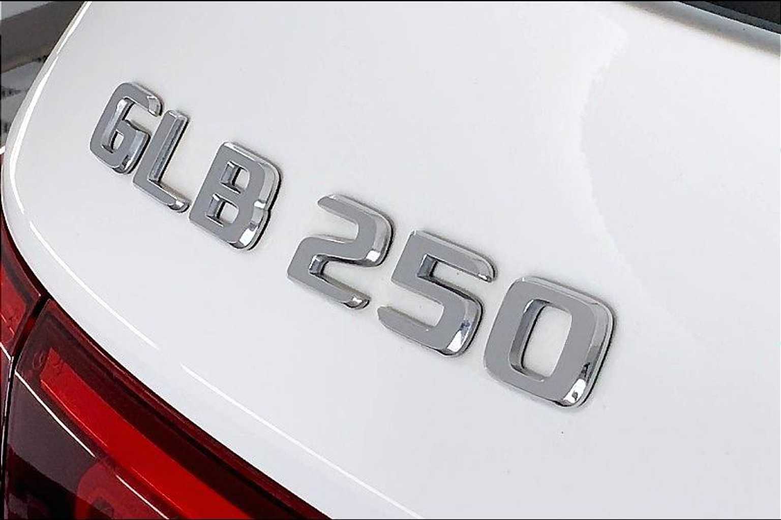 Thumbnail: 2021 Mercedes-Benz GLB - 7