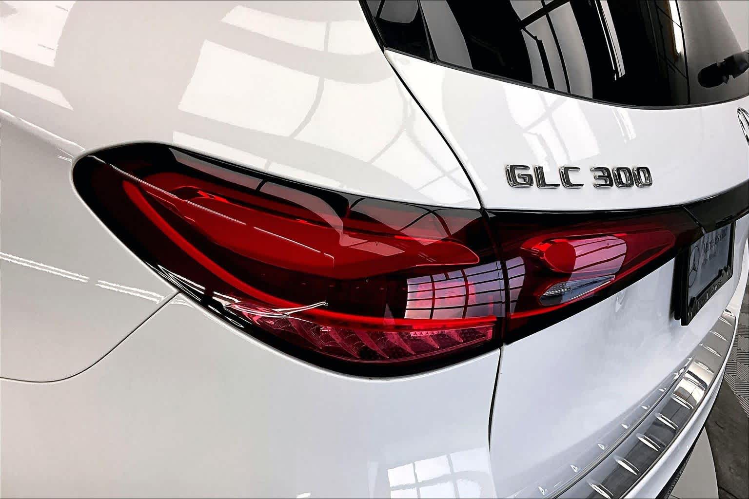 Thumbnail: 2025 Mercedes-Benz GLC - 25