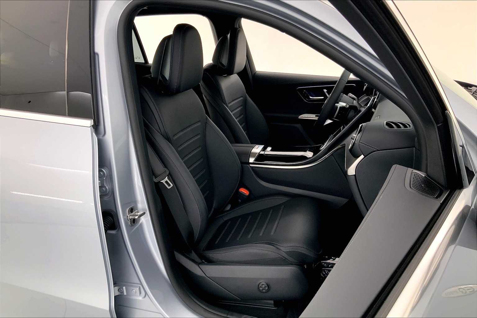 Thumbnail: 2025 Mercedes-Benz GLC - 14