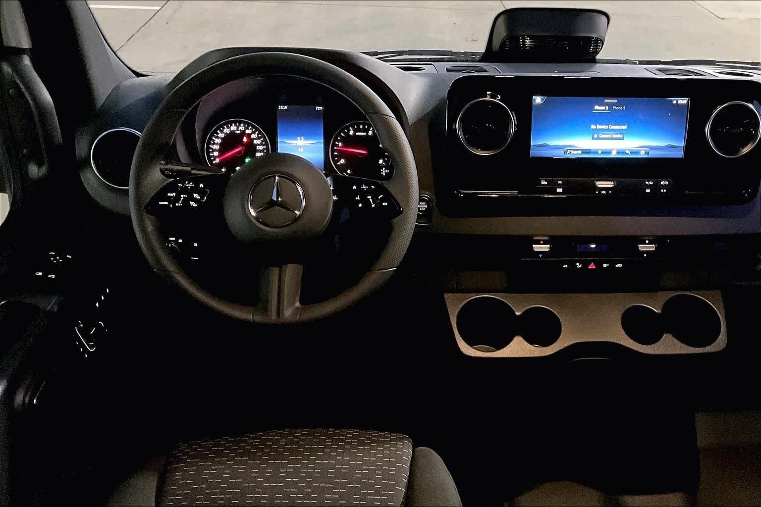 Thumbnail: 2025 Mercedes-Benz Sprinter - 14