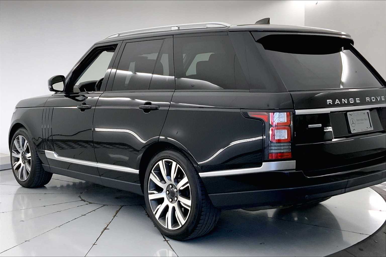 Thumbnail: 2017 Land Rover Range Rover - 4