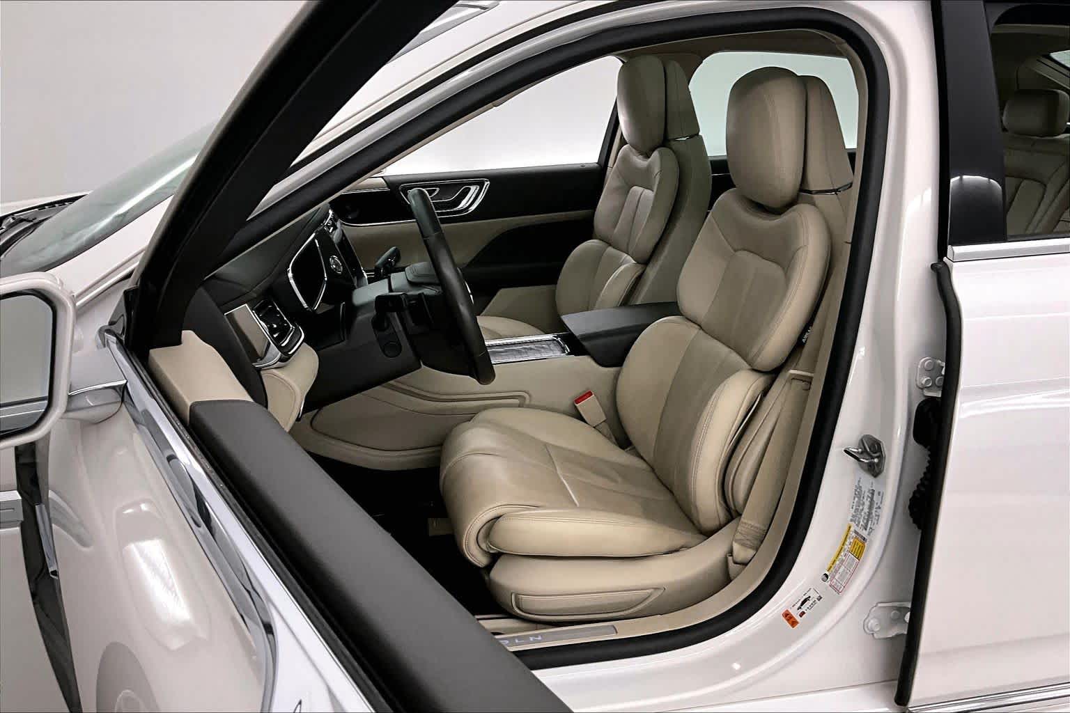 Thumbnail: 2017 Lincoln Continental - 11