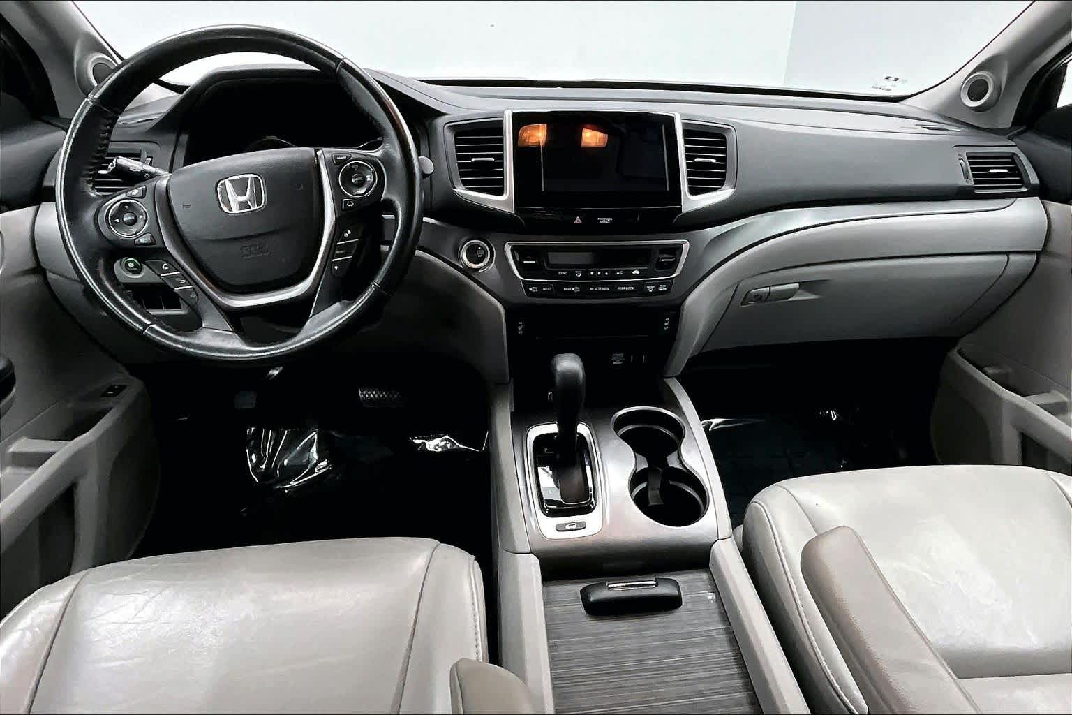 Thumbnail: 2018 Honda Pilot - 10