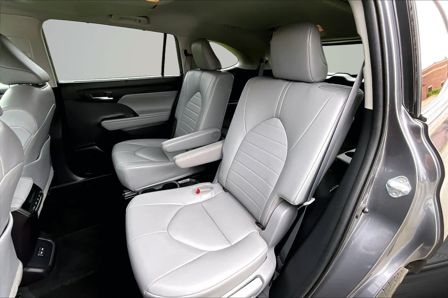 Thumbnail: 2022 Toyota Highlander - 13
