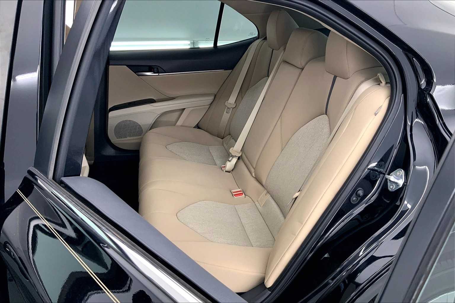 Thumbnail: 2021 Toyota Camry - 13