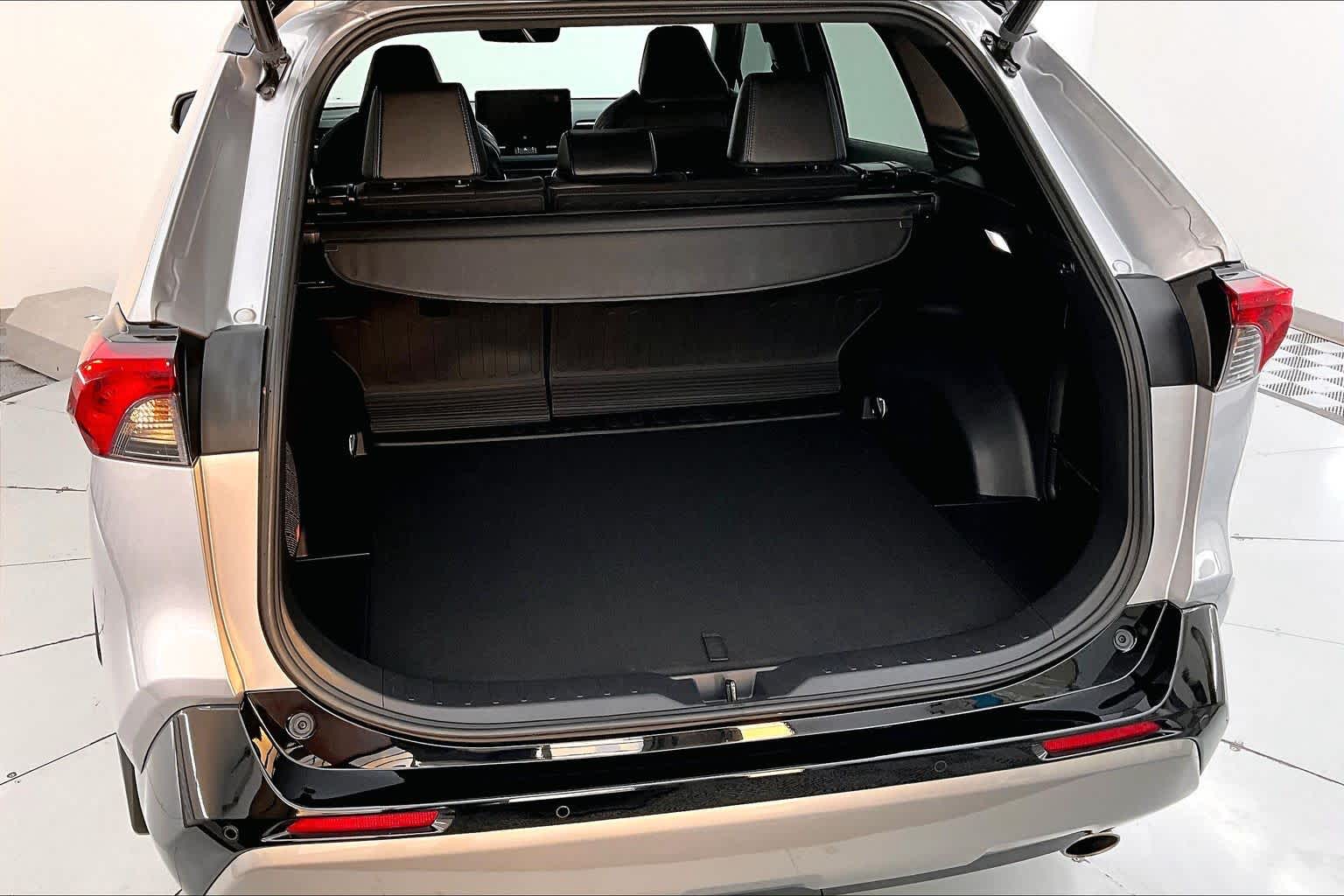 Thumbnail: 2023 Toyota RAV4 - 19