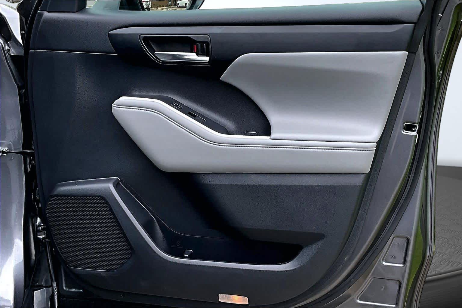 Thumbnail: 2022 Toyota Highlander - 24