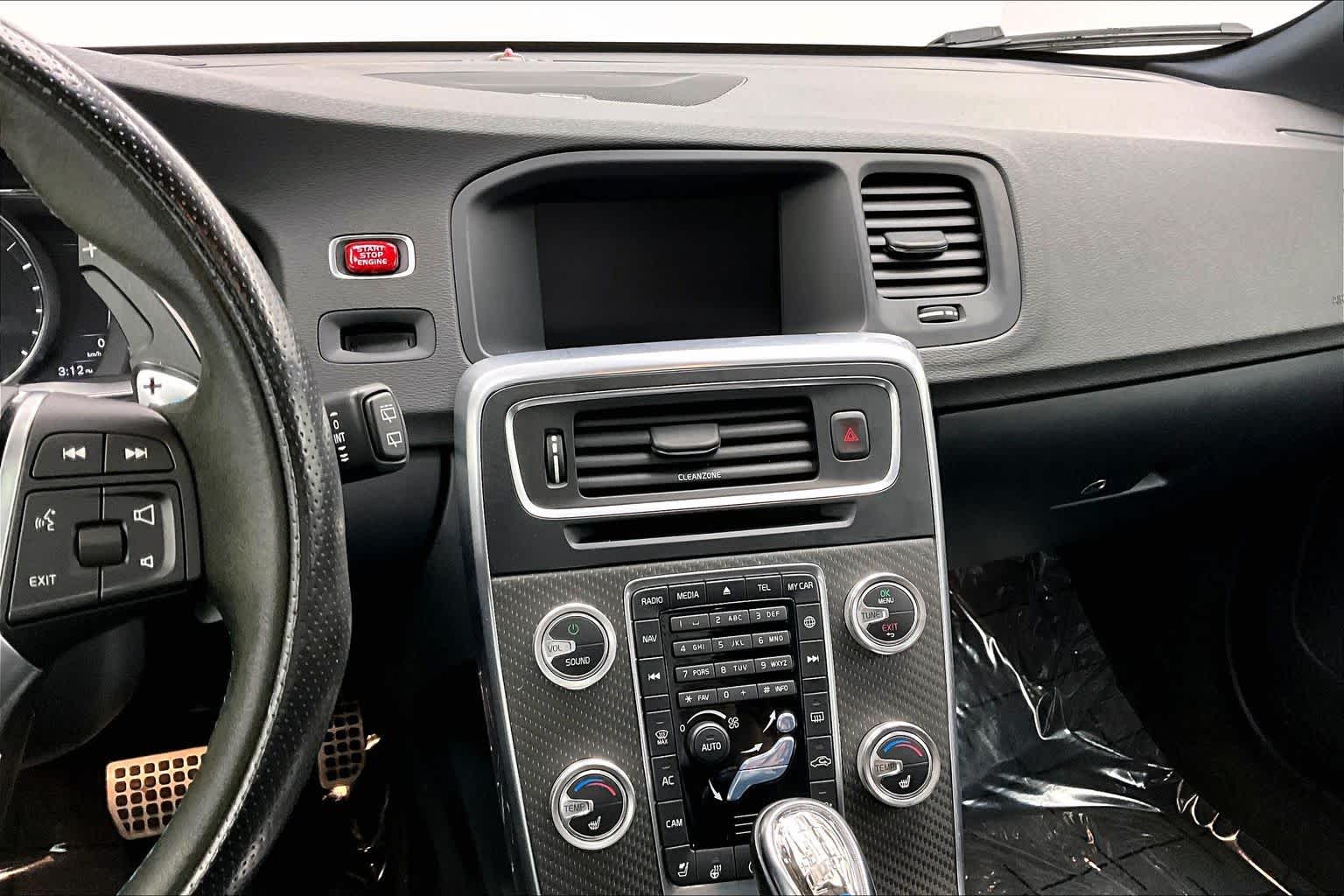 Thumbnail: 2017 Volvo V60 - 16