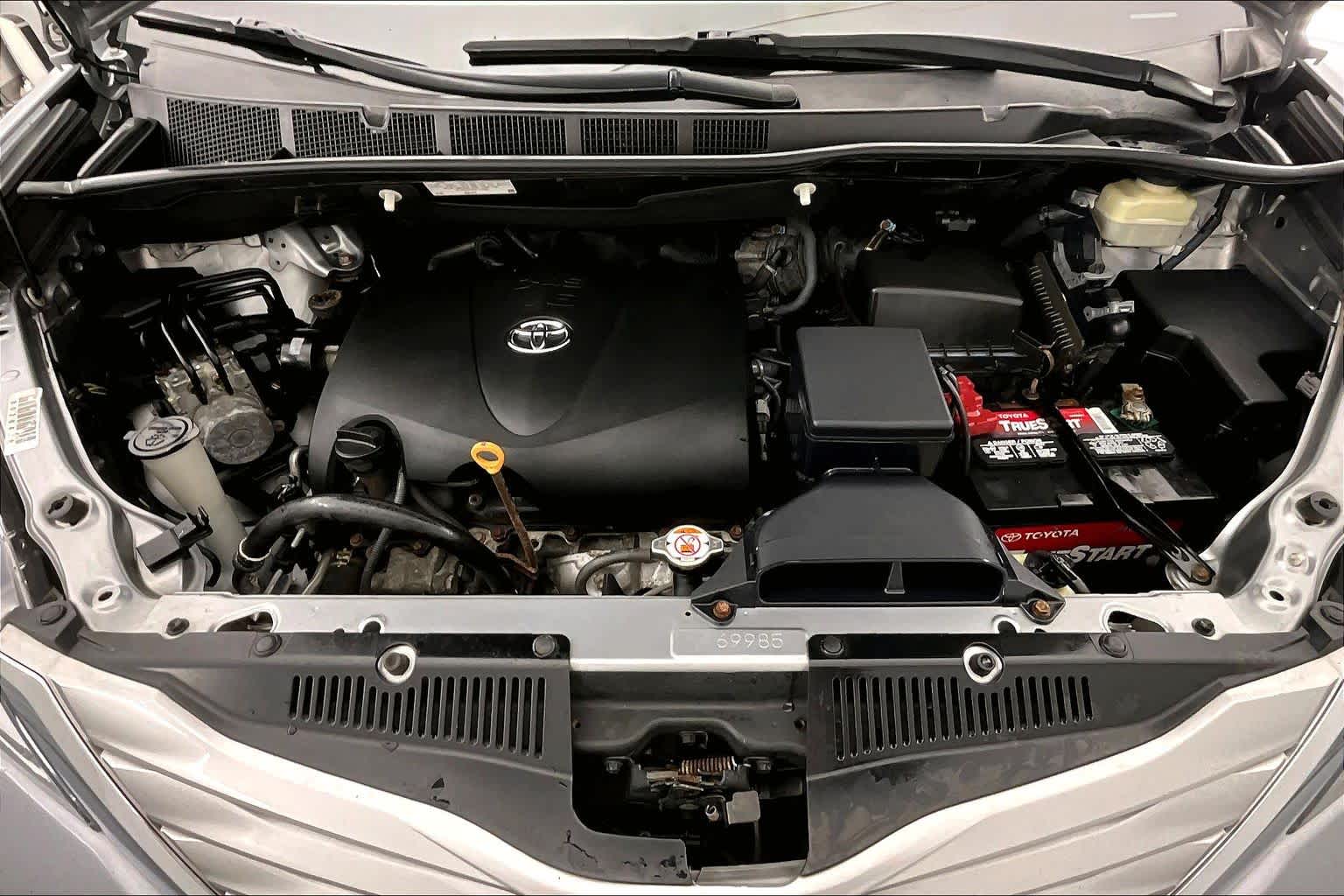 Thumbnail: 2017 Toyota Sienna - 9