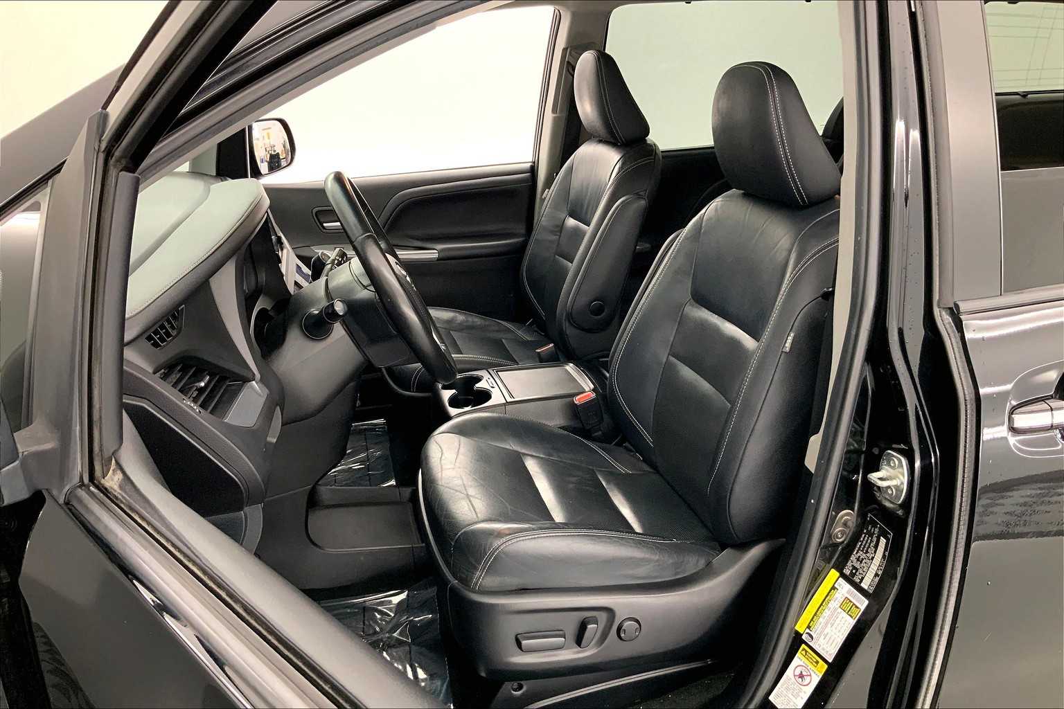 Thumbnail: 2015 Toyota Sienna - 11