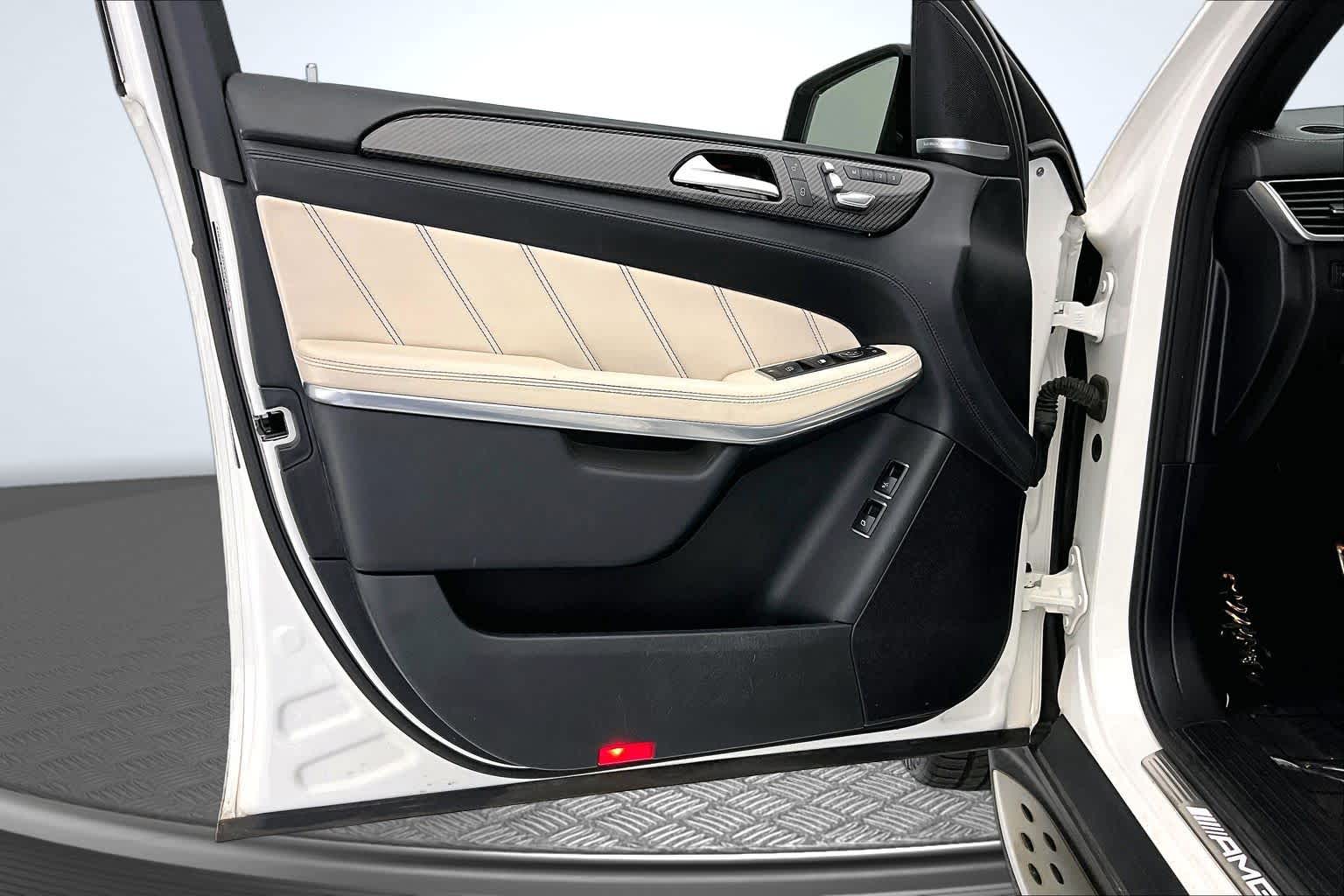 Thumbnail: 2017 Mercedes-Benz GL-Class - 23