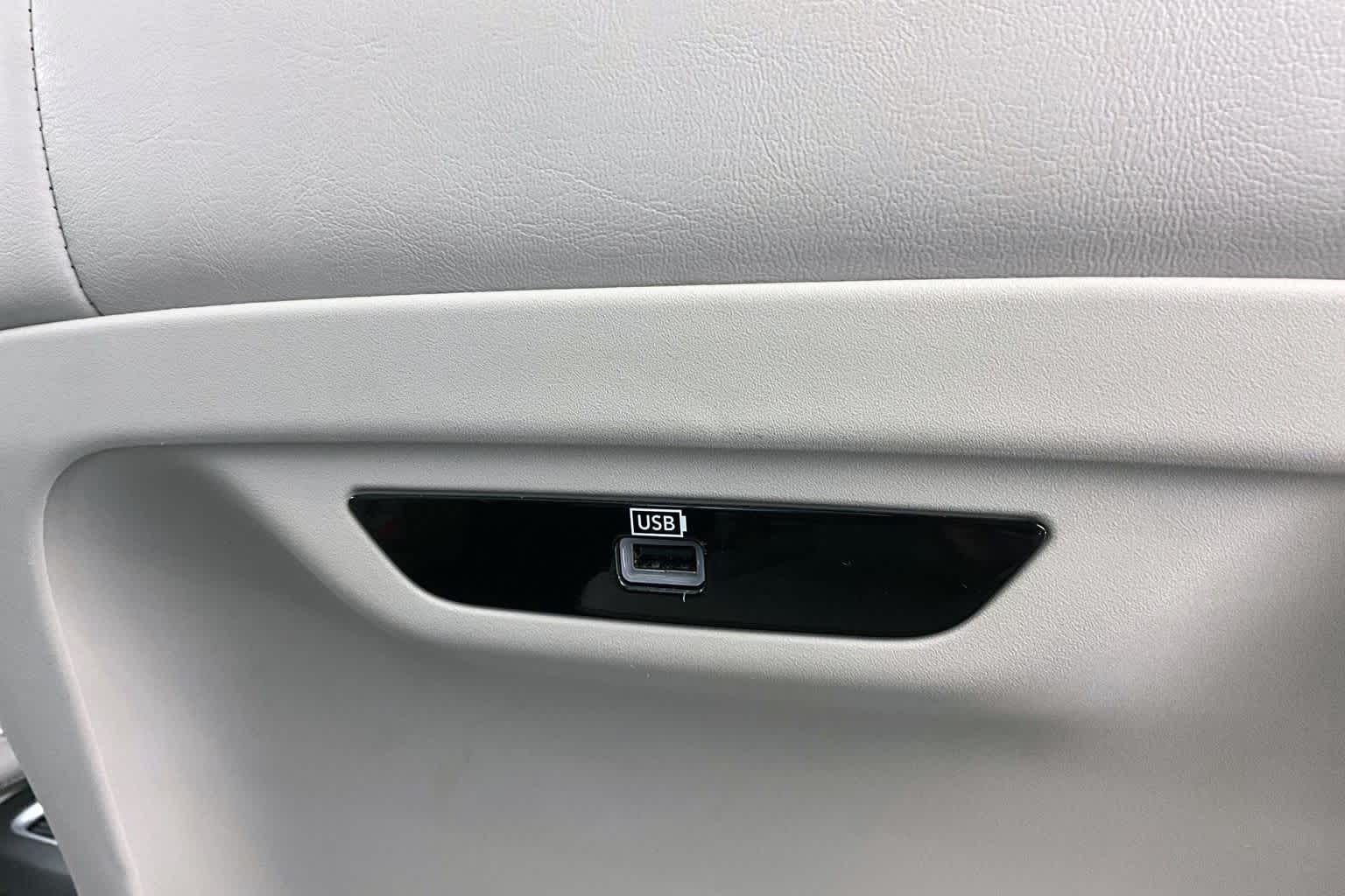 Thumbnail: 2018 Chrysler Pacifica - 29