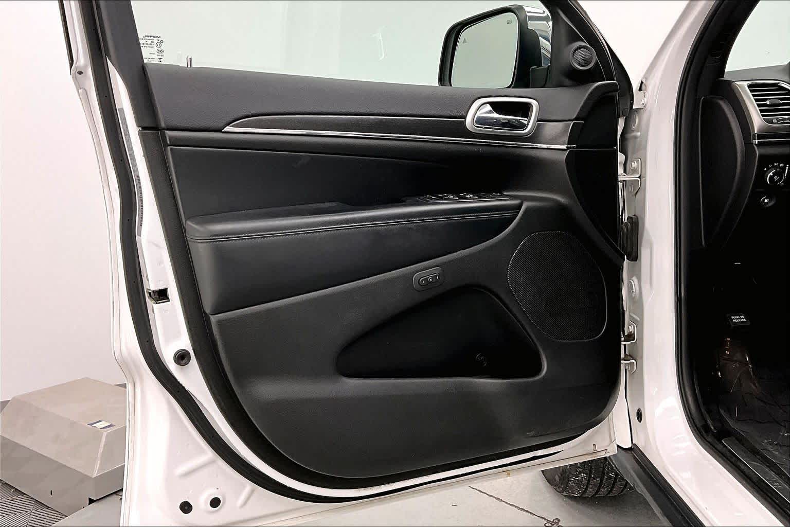 Thumbnail: 2018 Jeep Grand Cherokee - 23