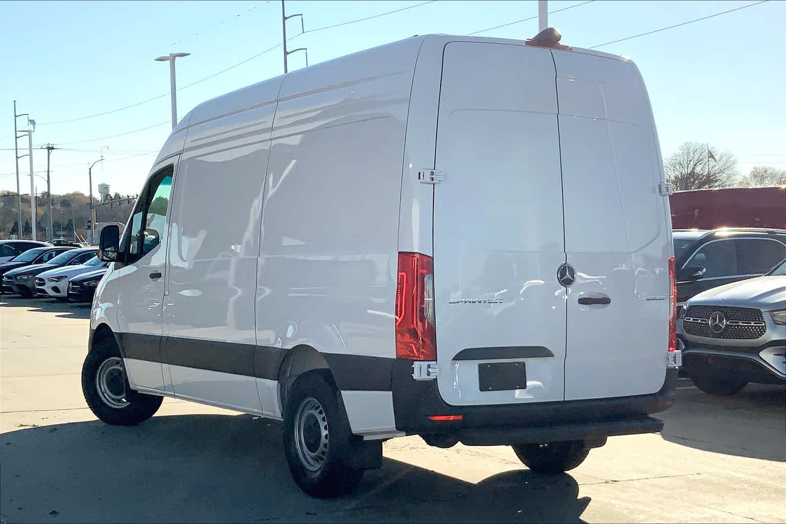 Thumbnail: 2025 Mercedes-Benz Sprinter - 4
