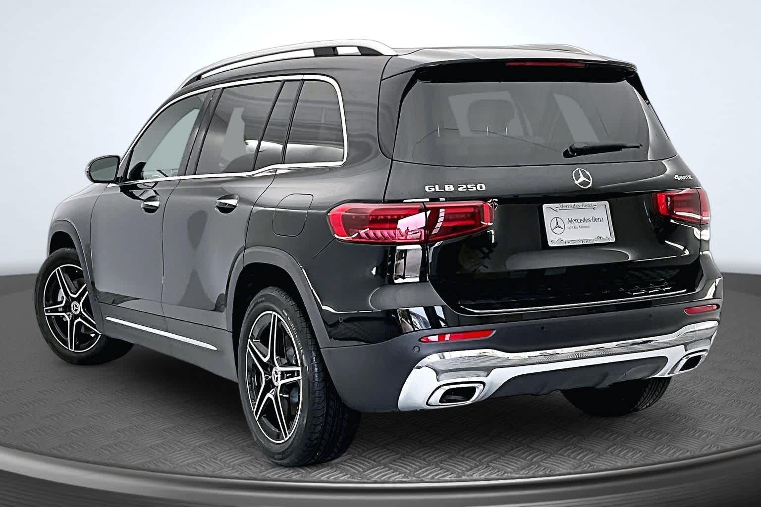Thumbnail: 2026 Mercedes-Benz GLB - 4