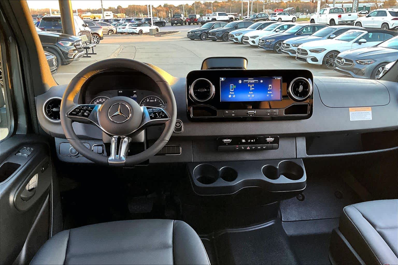 Thumbnail: 2026 Mercedes-Benz Sprinter - 14