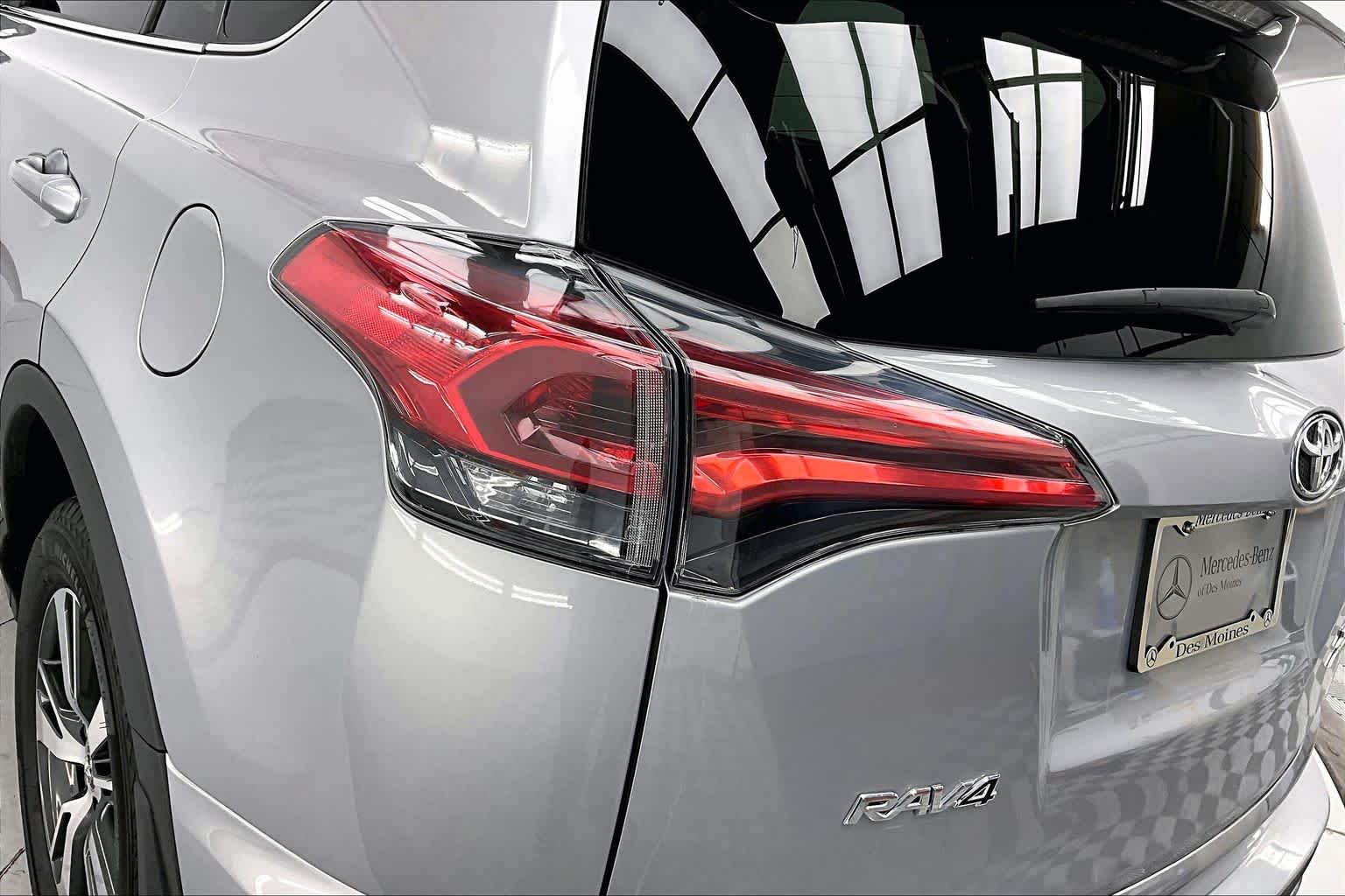 Thumbnail: 2018 Toyota RAV4 - 25