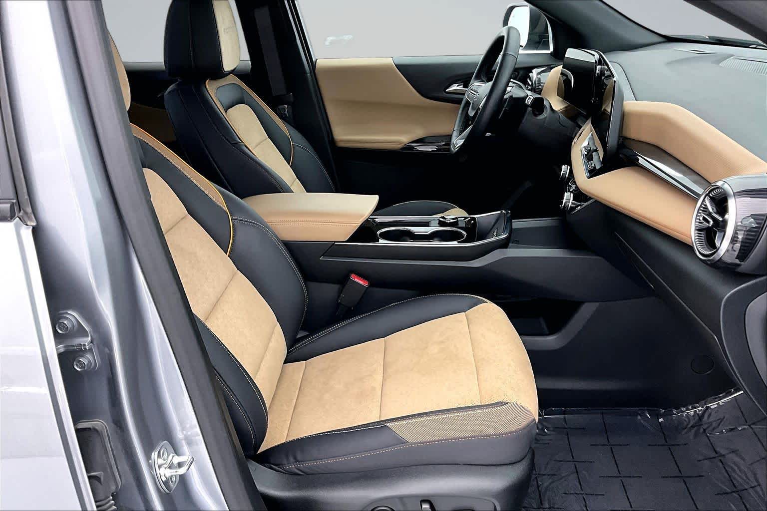 Thumbnail: 2025 Chevrolet Equinox - 14