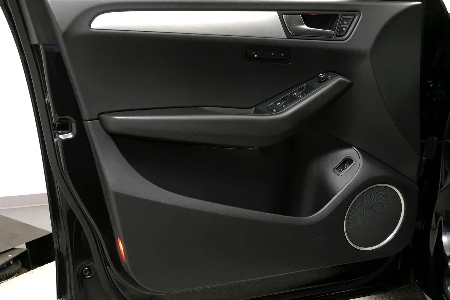 Thumbnail: 2012 Audi Q5 - 22