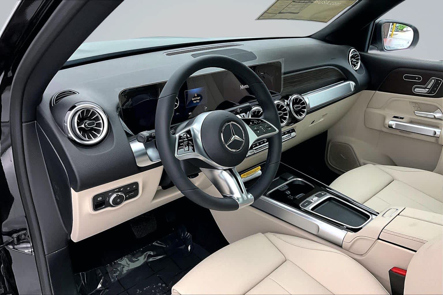 Thumbnail: 2026 Mercedes-Benz GLB - 2