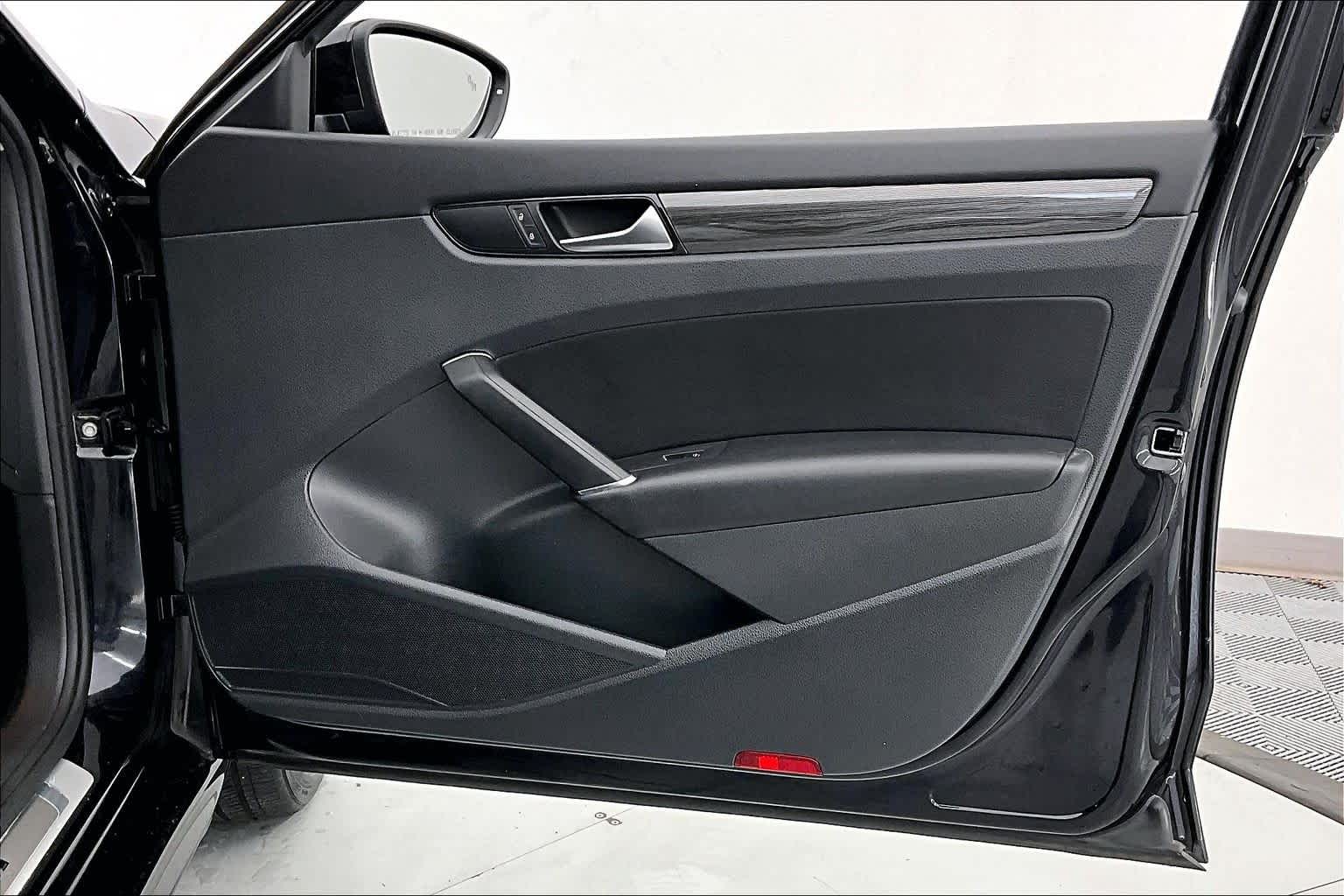 Thumbnail: 2020 Volkswagen Passat - 23