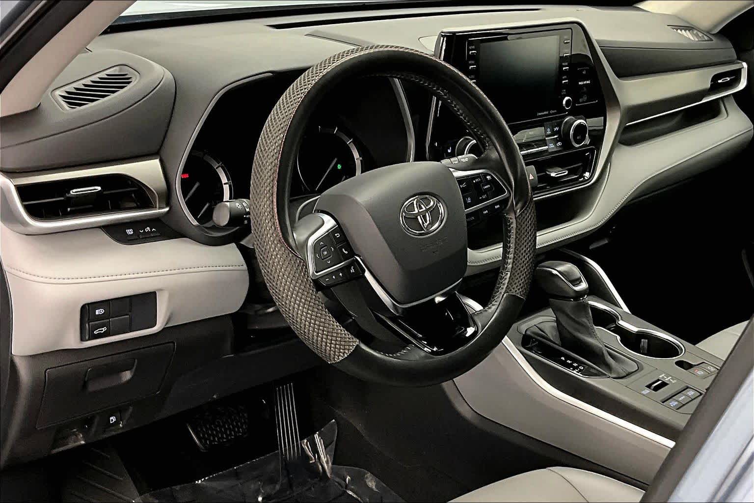 Thumbnail: 2021 Toyota Highlander - 2