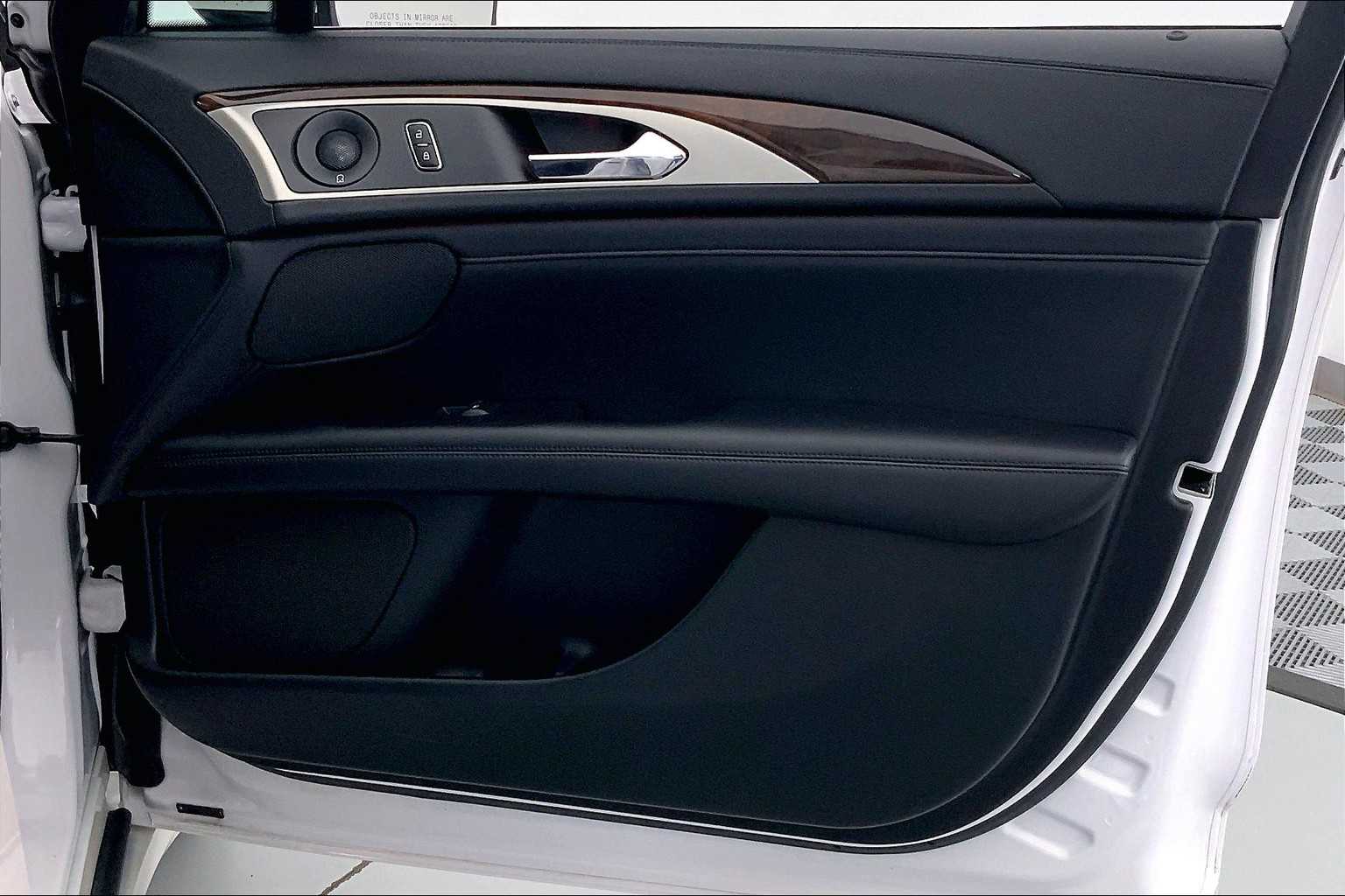 Thumbnail: 2020 Lincoln MKZ - 24