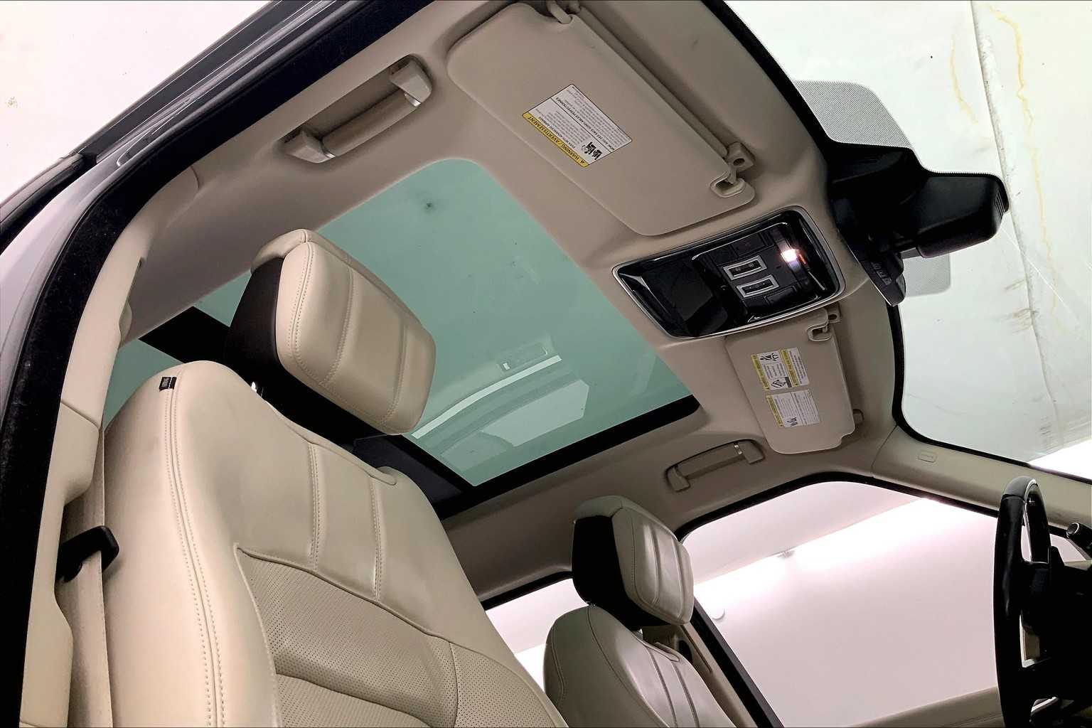 Thumbnail: 2018 Land Rover Range Rover - 22