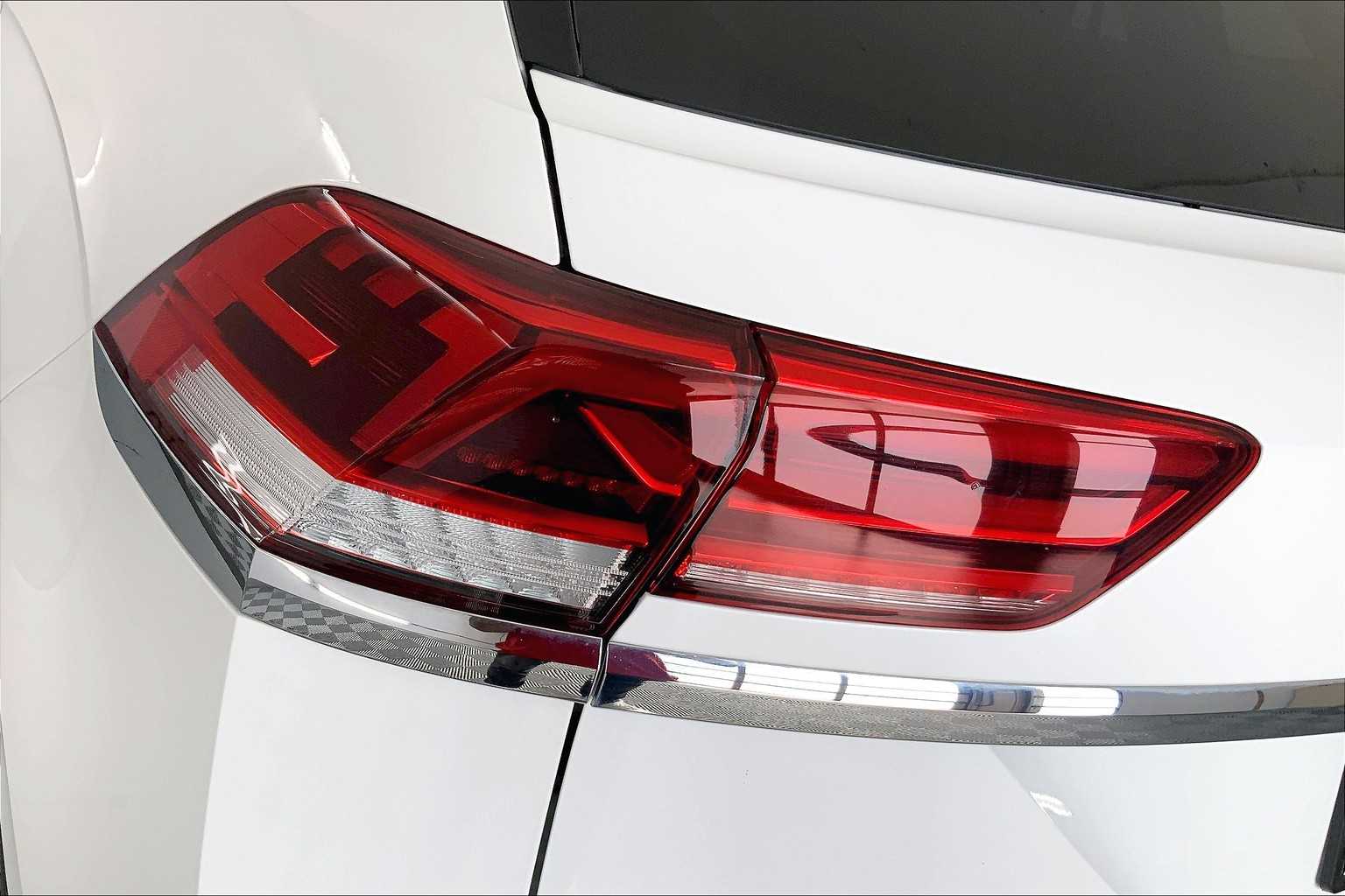 Thumbnail: 2021 Volkswagen Atlas - 24